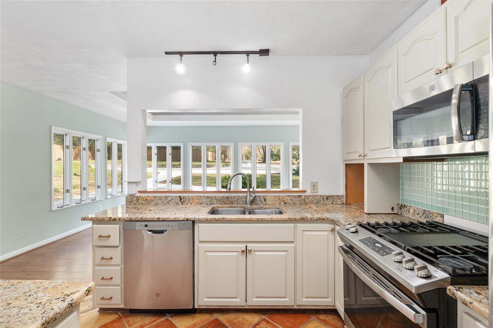 Image 11 of 42 For 3730 37th Terrace