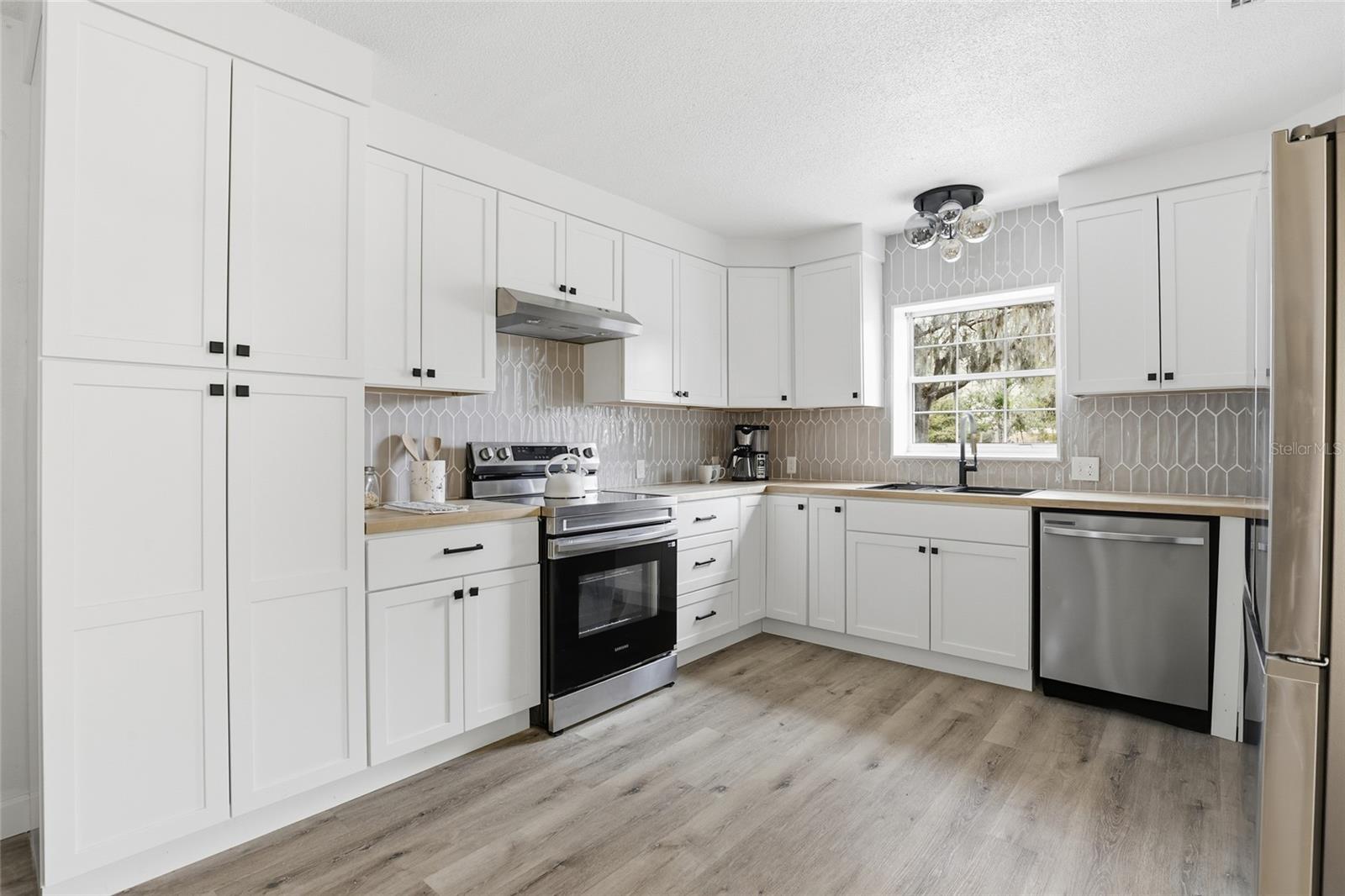 Image 23 of 52 For 4905 109th Street