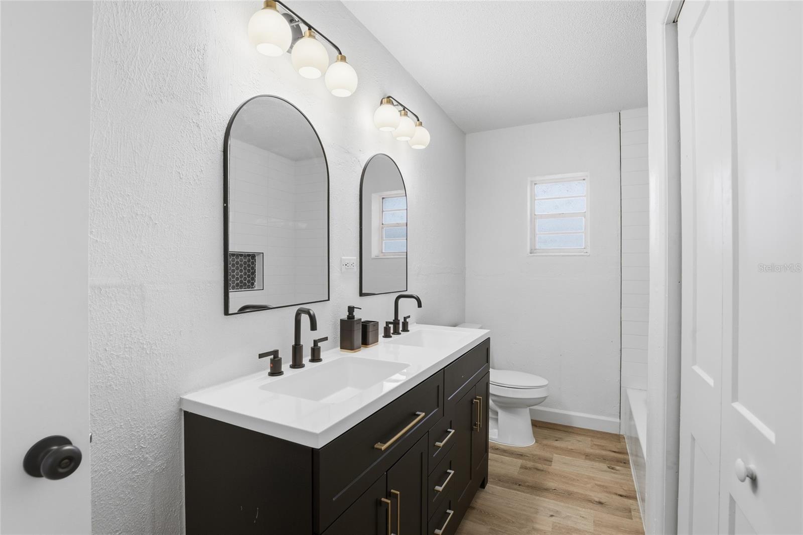 Image 32 of 52 For 4905 109th Street