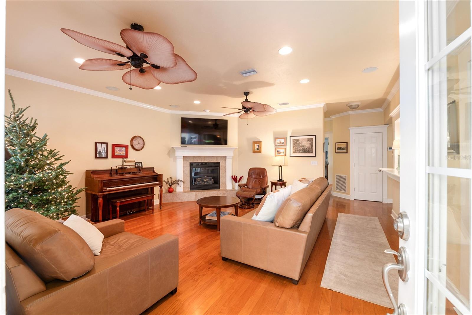 Image 5 of 53 For 5008 10th Place