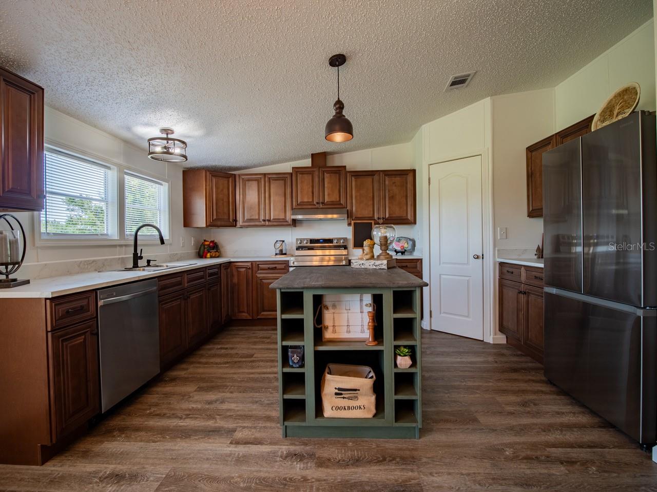 Image 14 of 59 For 19456 161st Court