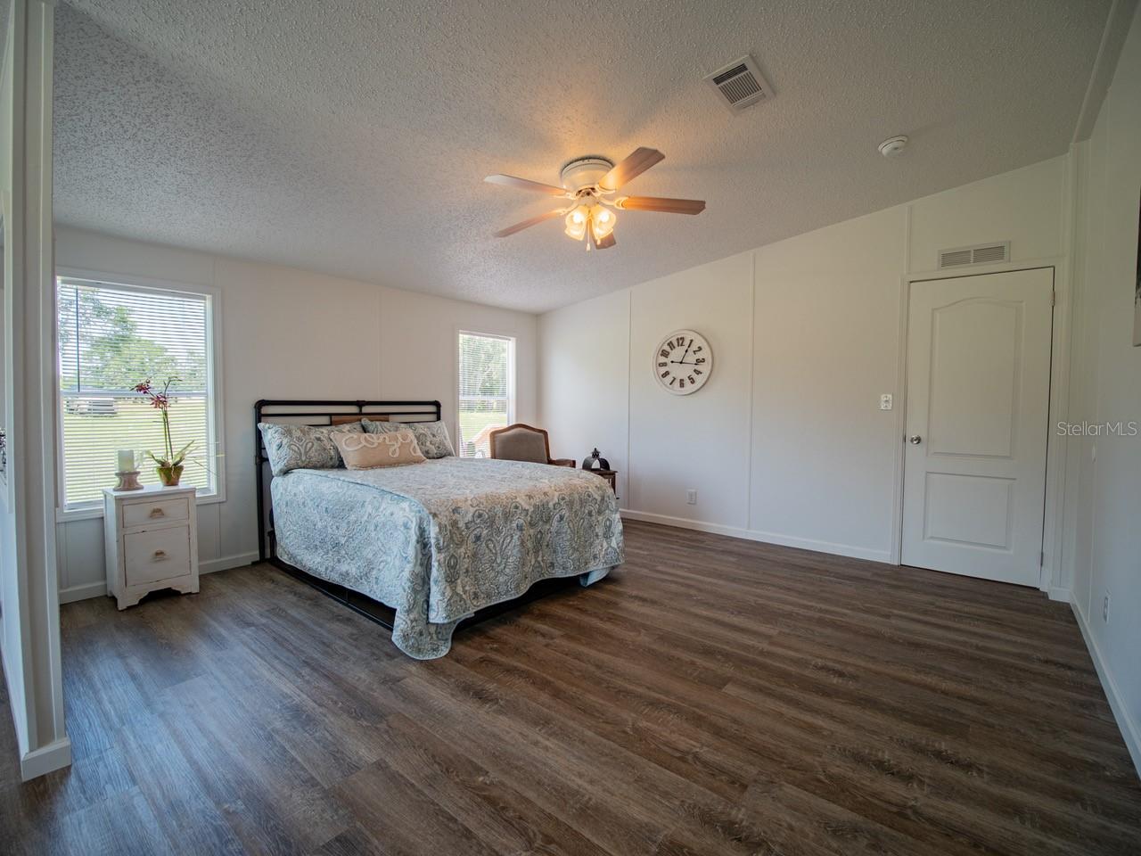 Image 19 of 59 For 19456 161st Court