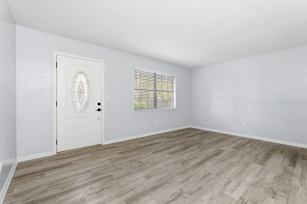 Image 13 of 28 For 14621 122 Terrace