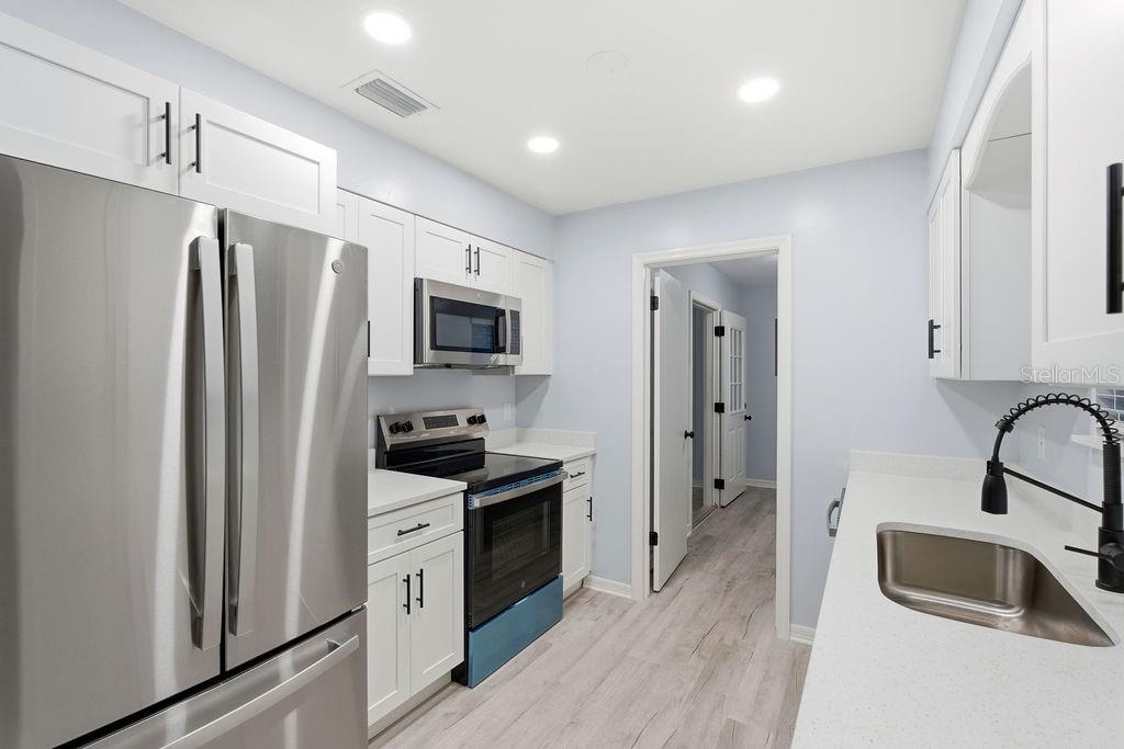 Image 15 of 28 For 14621 122 Terrace