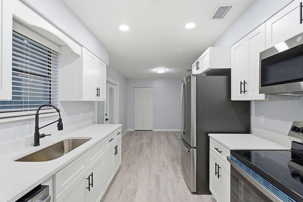 Image 19 of 28 For 14621 122 Terrace