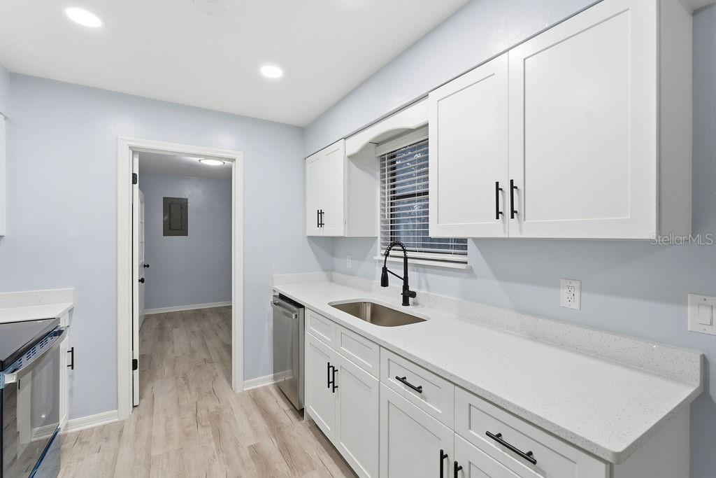 Image 8 of 28 For 14621 122 Terrace