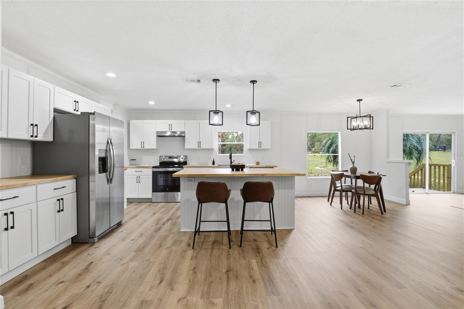 Image 11 of 39 For 6981 Deer Springs Road