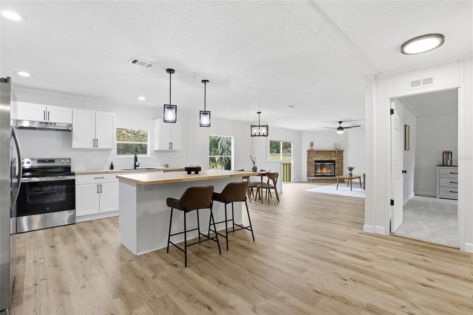 Image 12 of 39 For 6981 Deer Springs Road