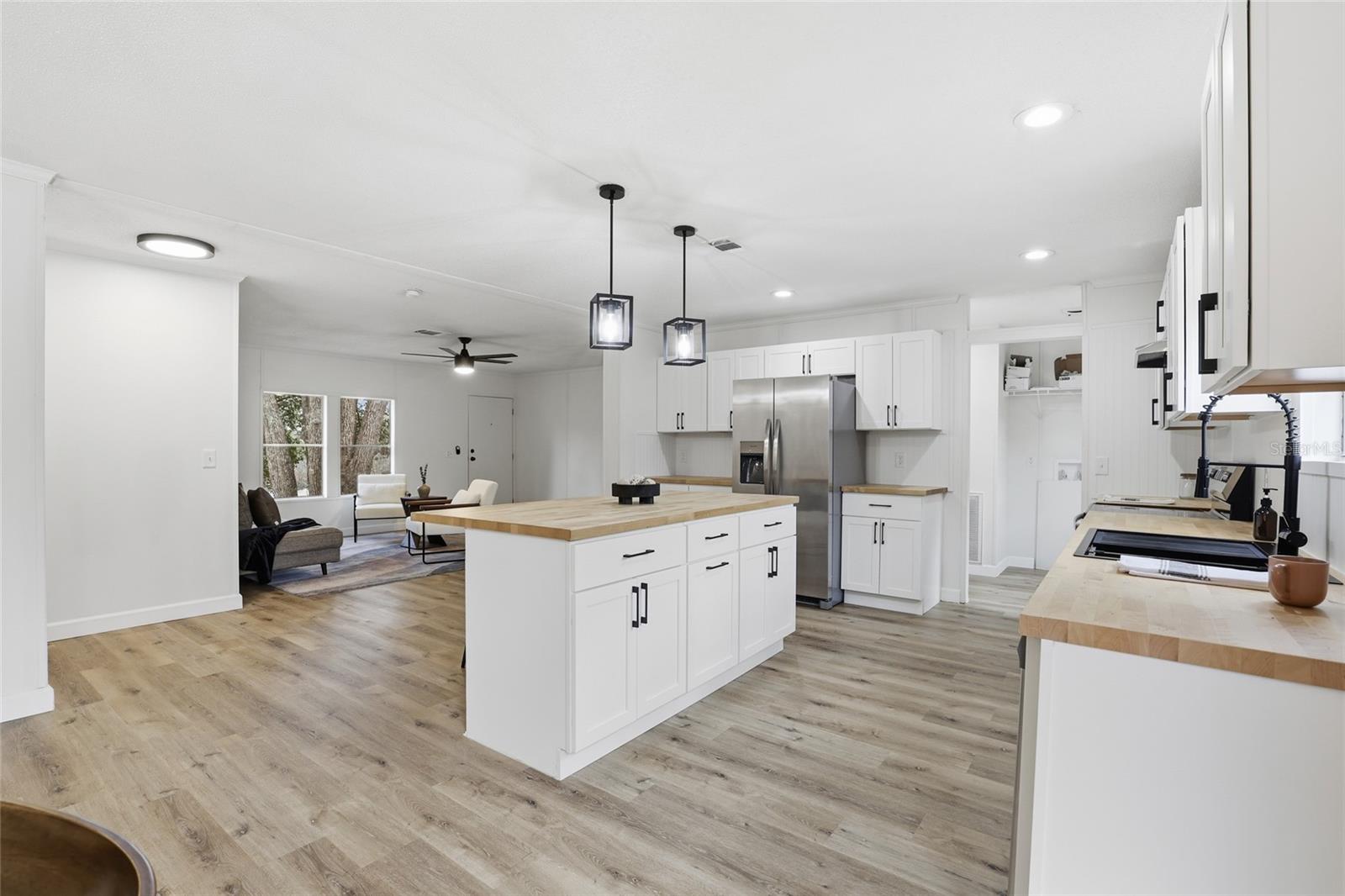 Image 15 of 39 For 6981 Deer Springs Road