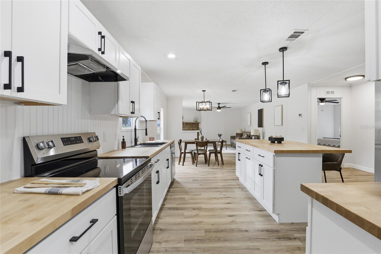 Image 16 of 39 For 6981 Deer Springs Road