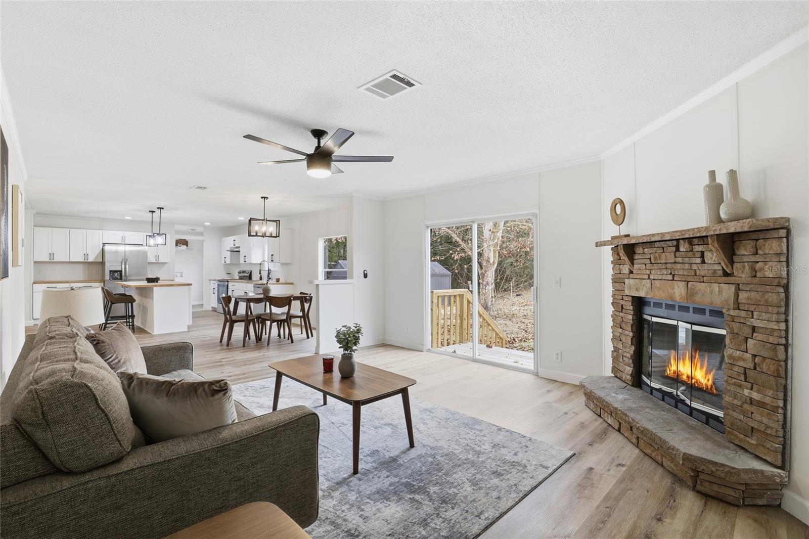 Image 18 of 39 For 6981 Deer Springs Road