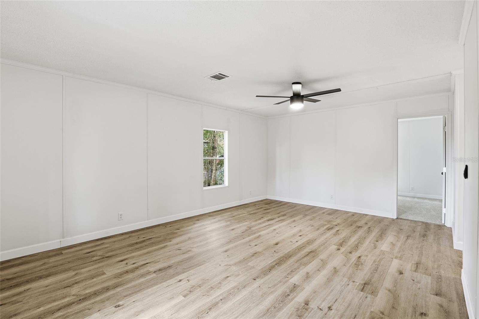 Image 21 of 39 For 6981 Deer Springs Road