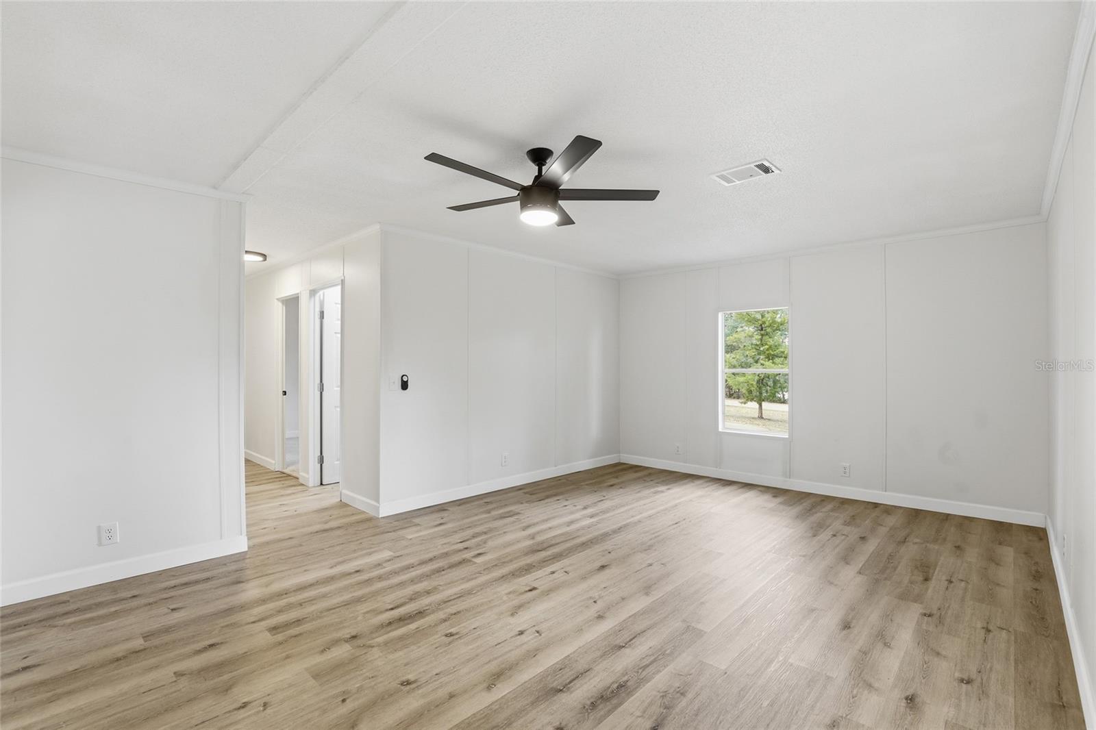 Image 22 of 39 For 6981 Deer Springs Road