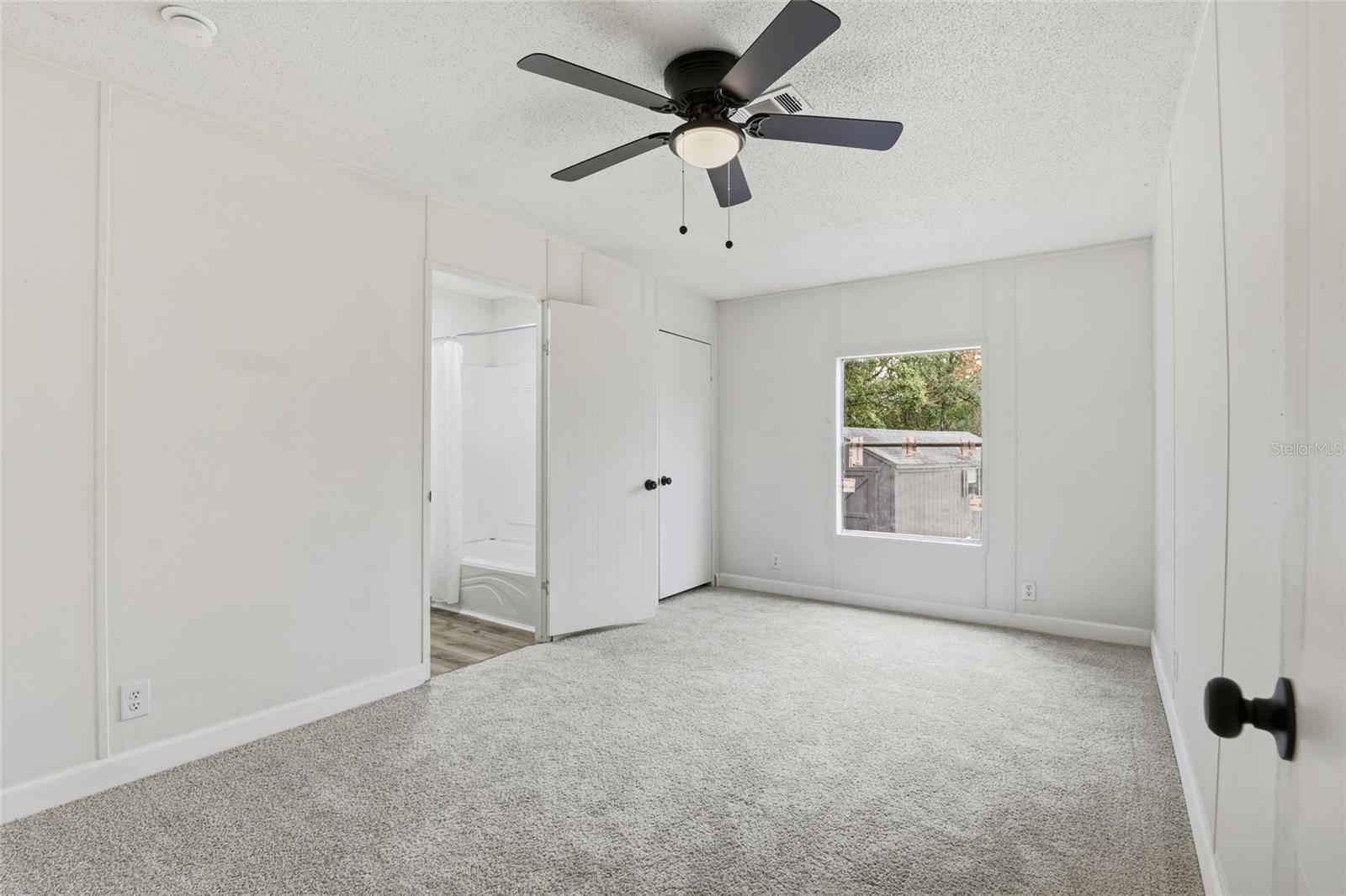 Image 26 of 39 For 6981 Deer Springs Road