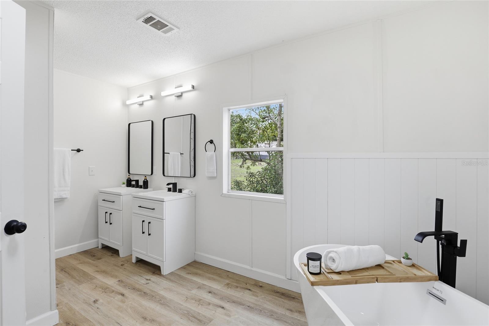 Image 31 of 39 For 6981 Deer Springs Road