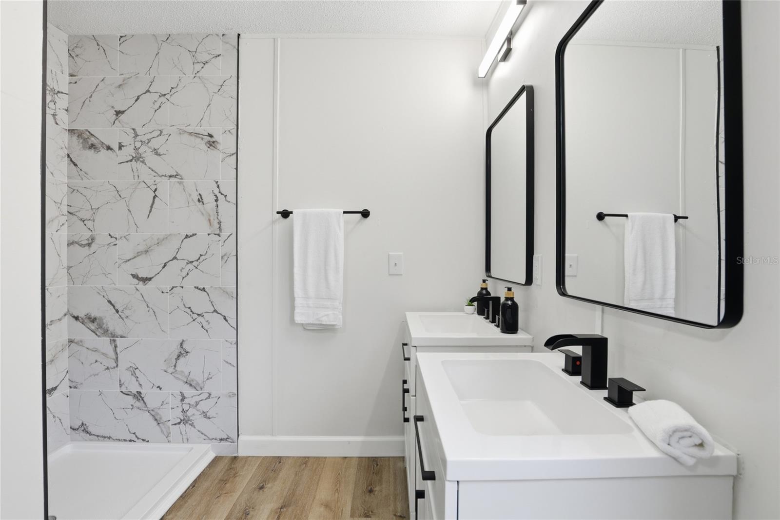 Image 32 of 39 For 6981 Deer Springs Road