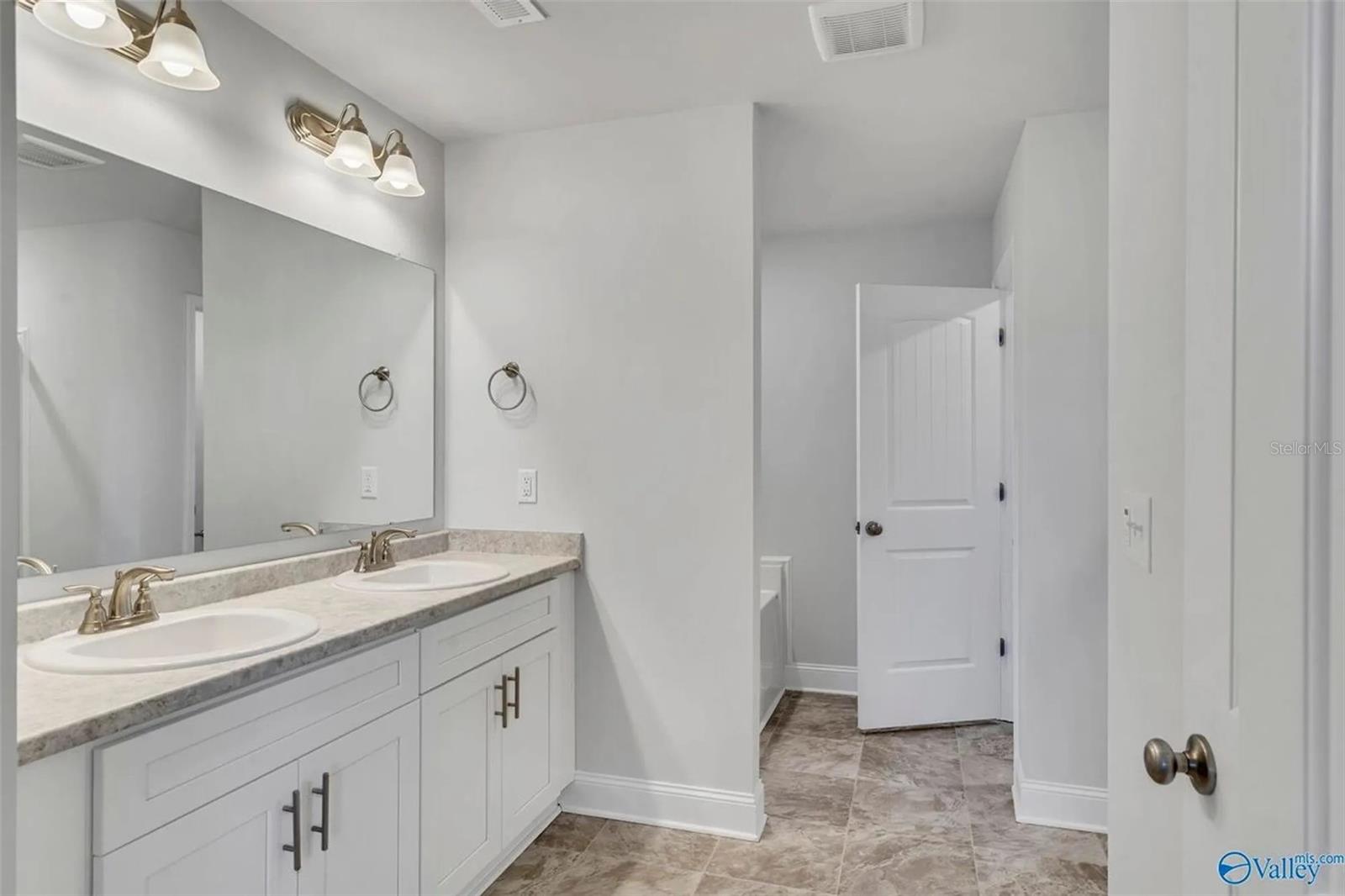 Image 14 of 24 For 13951 150th Circle