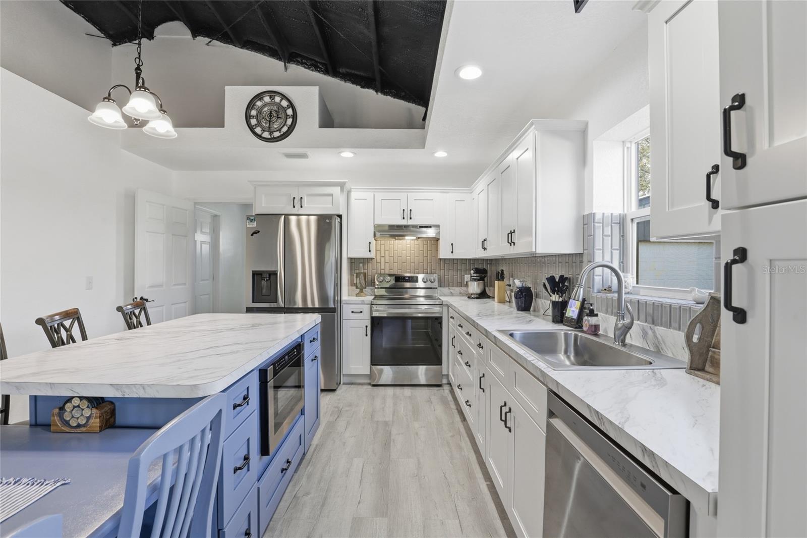 Image 11 of 40 For 4030 140th Court