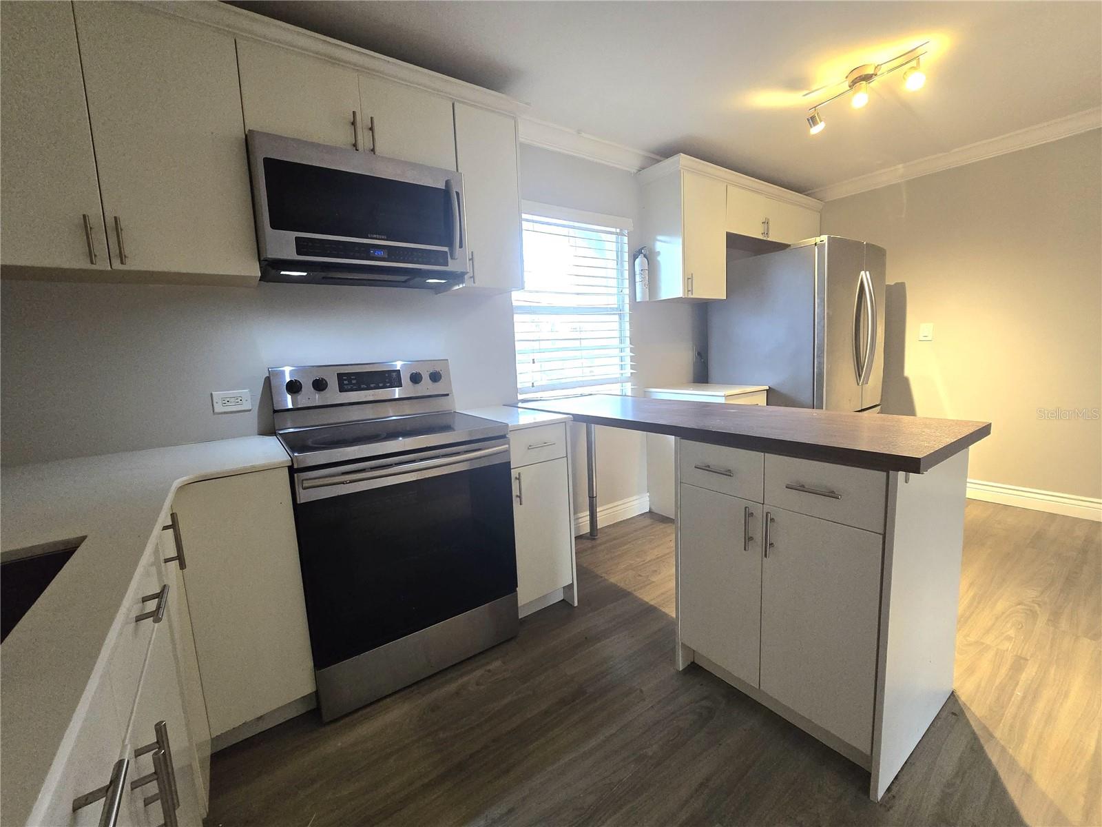 Image 5 of 28 For 914 8th Avenue 57