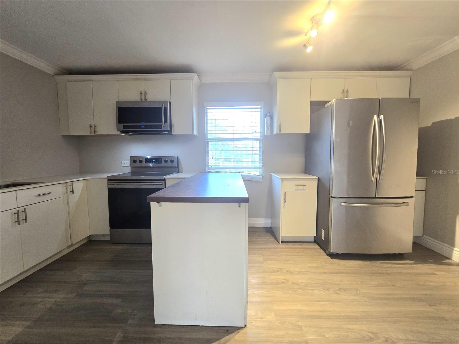 Image 4 of 31 For 914 8th Avenue 57