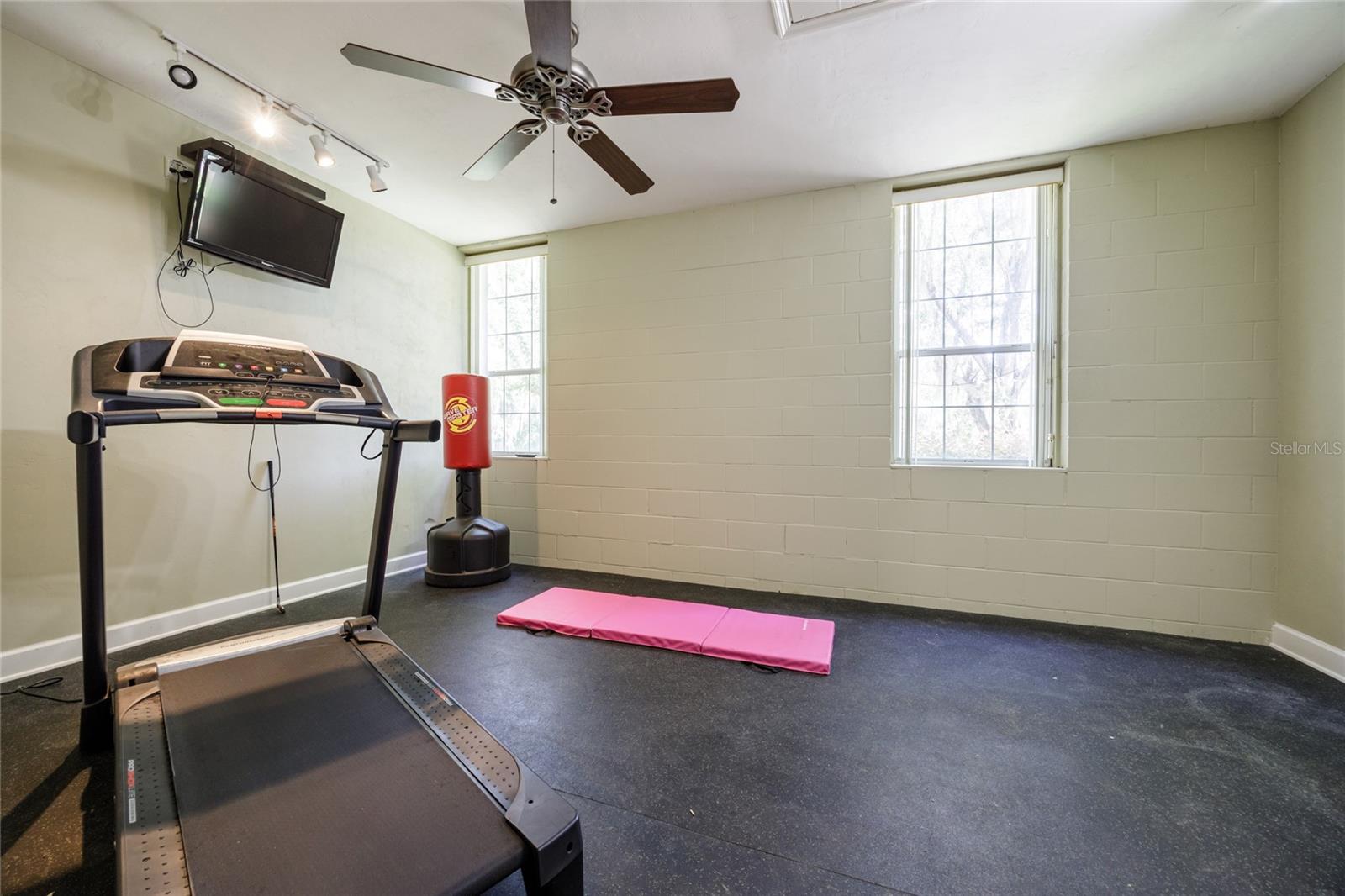 Image 32 of 37 For 7513 35th Way