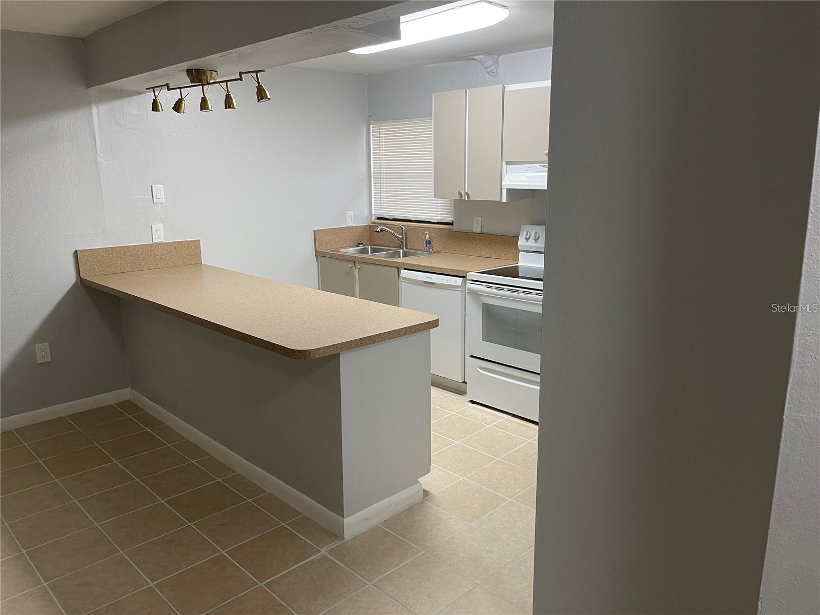 Image 4 of 8 For 2811 Archer Road R144