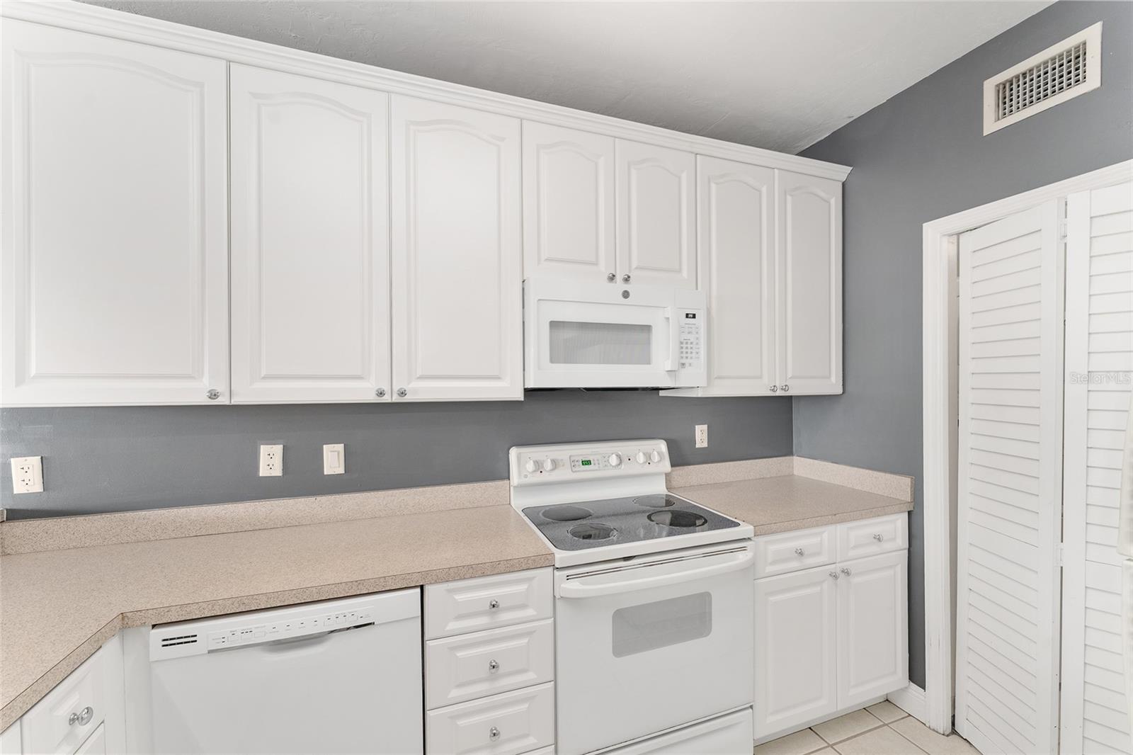 Image 10 of 62 For 201 2nd Avenue 406