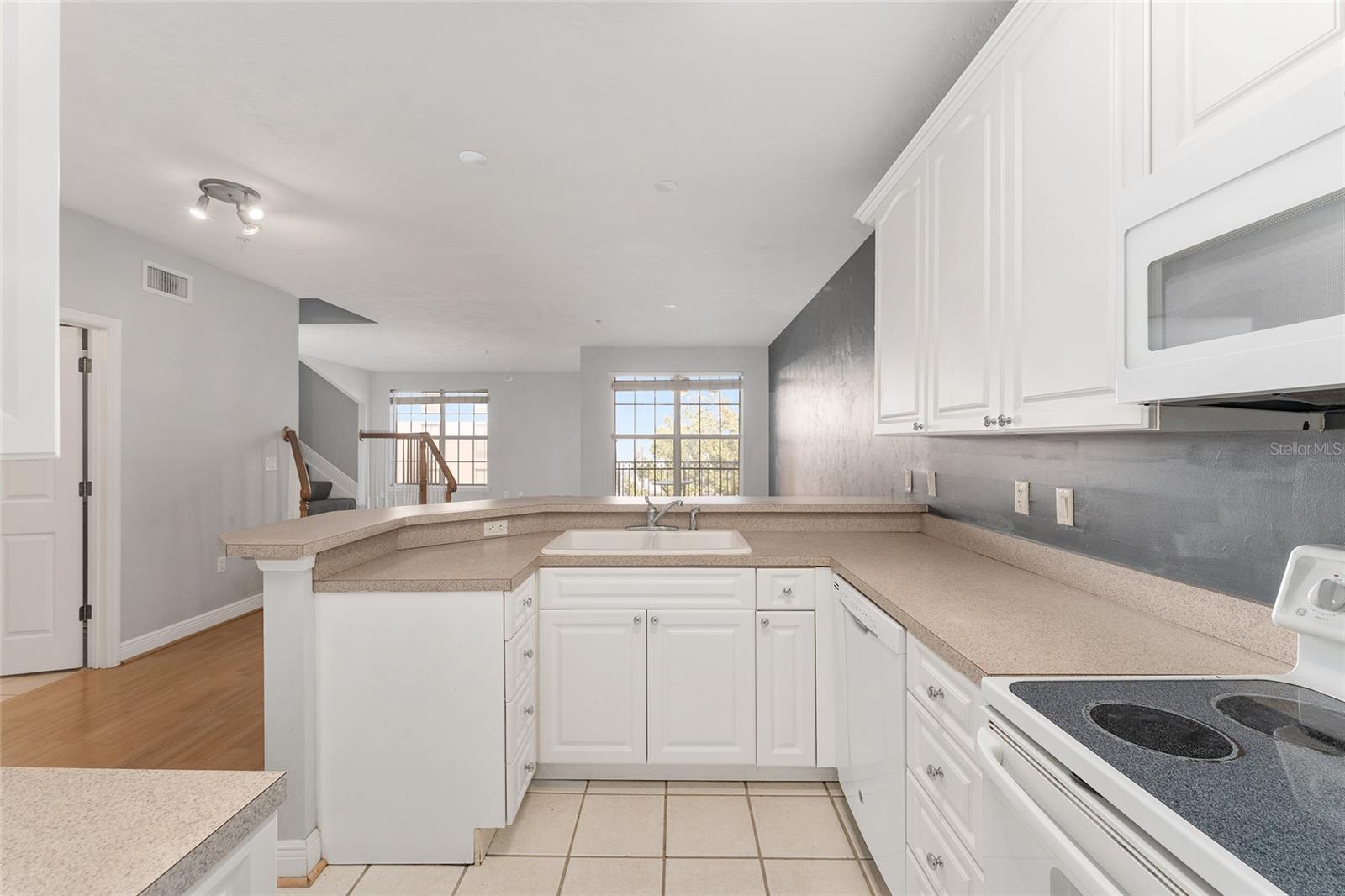 Image 12 of 62 For 201 2nd Avenue 406