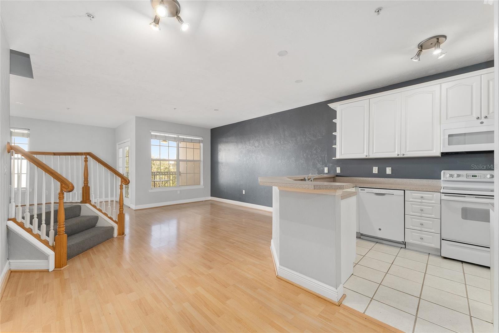 Image 13 of 62 For 201 2nd Avenue 406