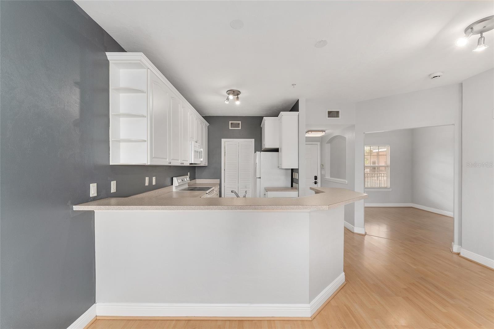 Image 14 of 62 For 201 2nd Avenue 406