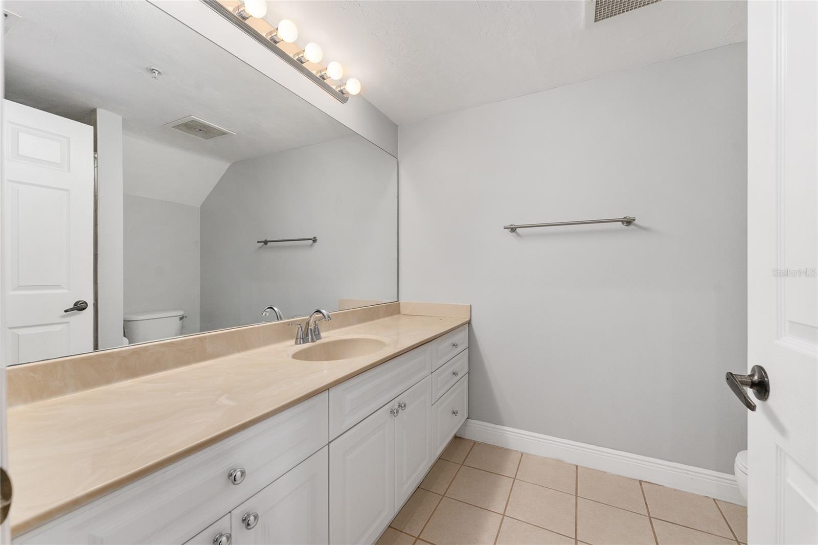 Image 29 of 62 For 201 2nd Avenue 406