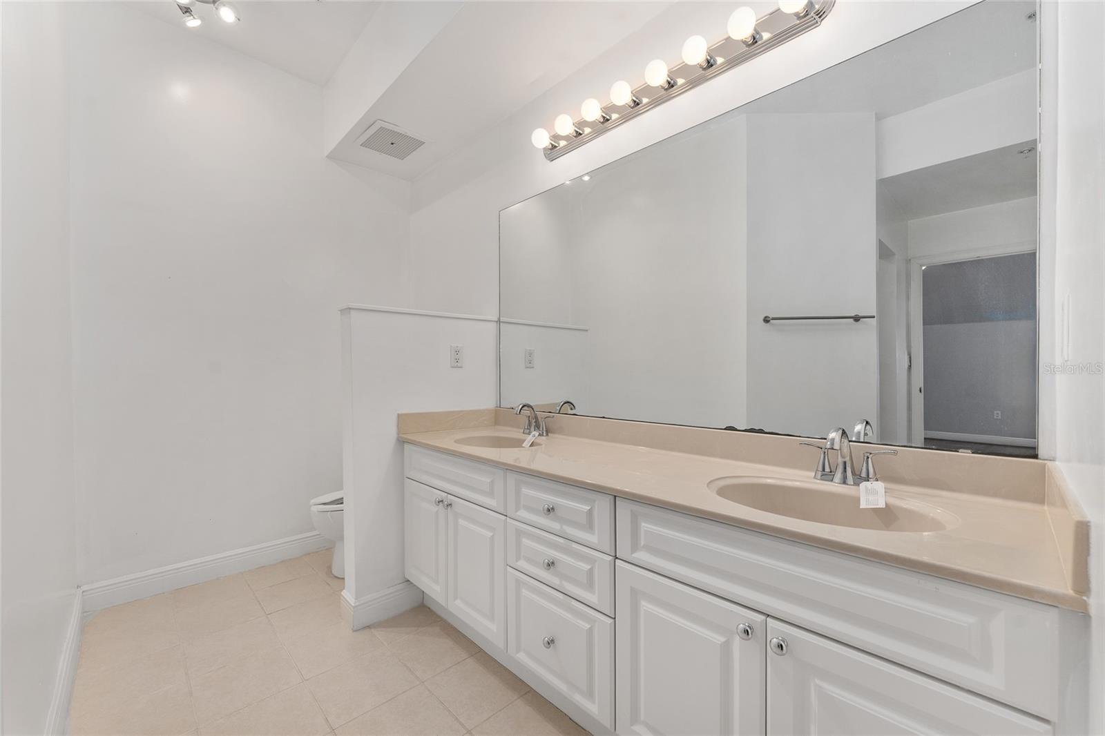 Image 39 of 62 For 201 2nd Avenue 406