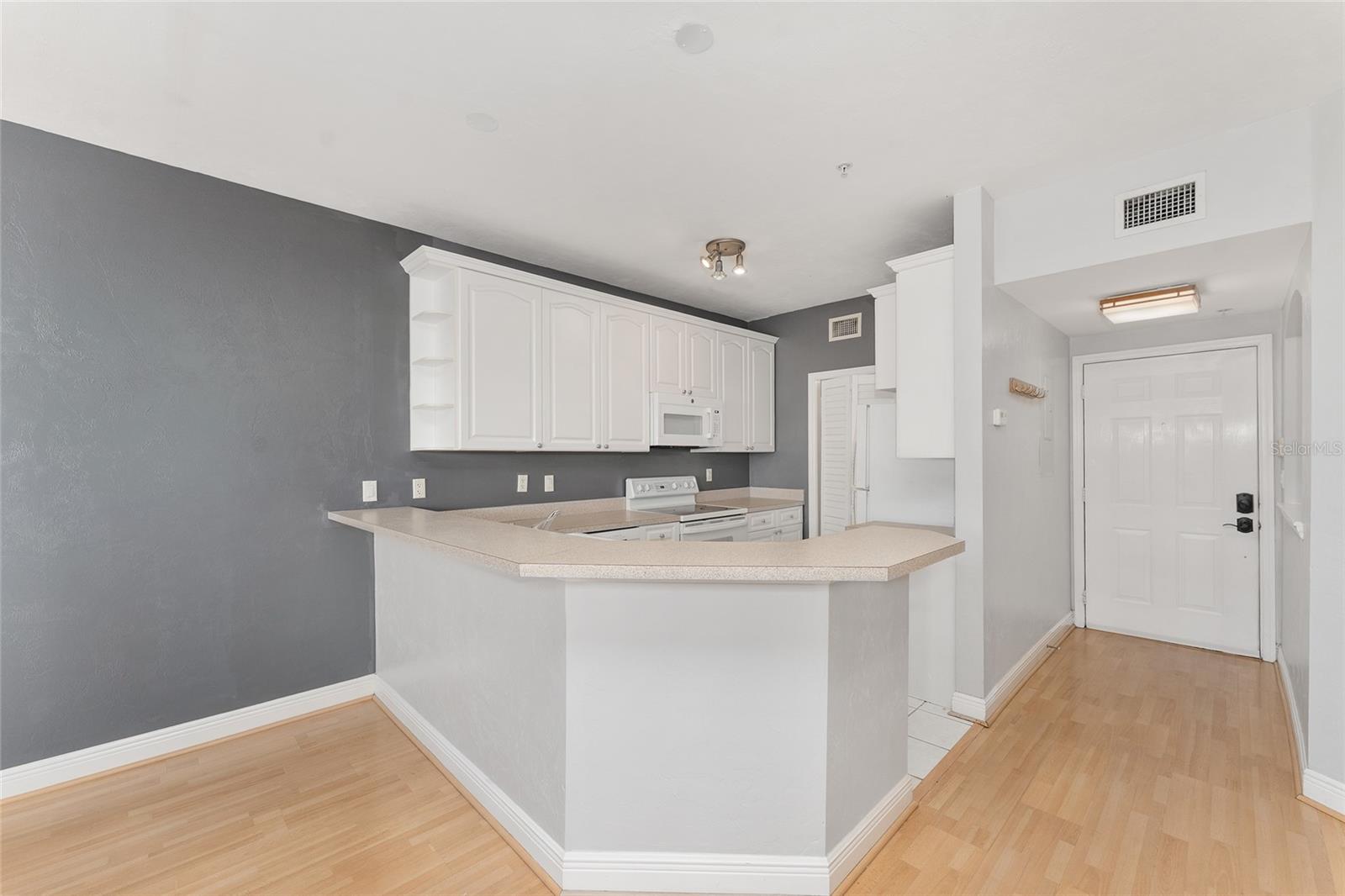 Image 8 of 62 For 201 2nd Avenue 406