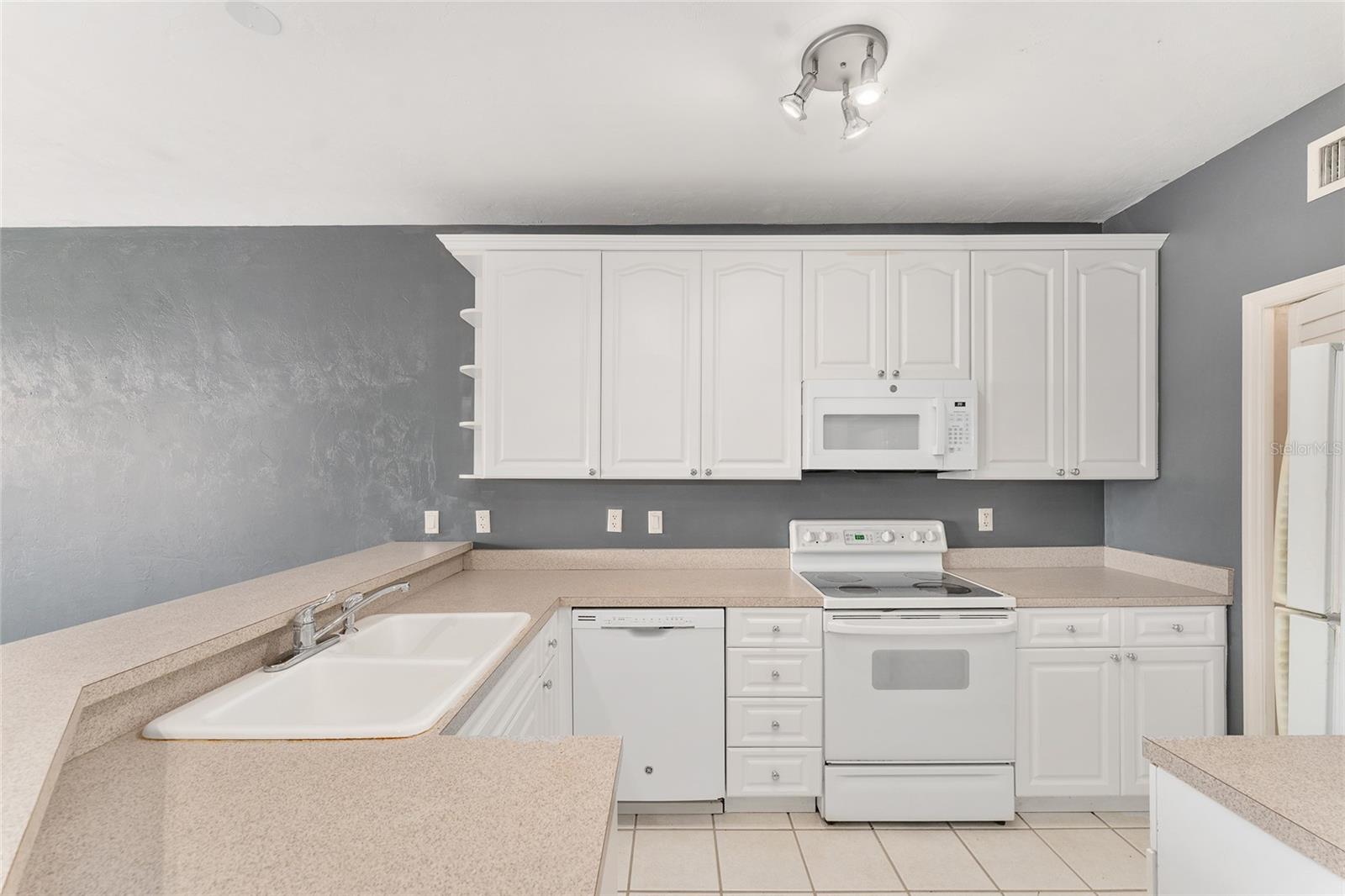 Image 9 of 62 For 201 2nd Avenue 406