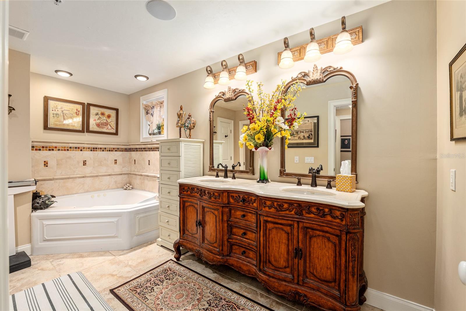 Image 41 of 61 For 5015 91 Terrace