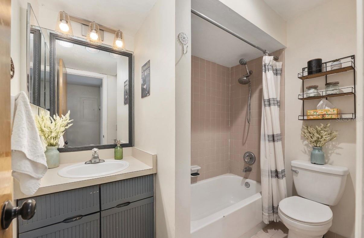 Image 21 of 37 For 3468 37th Avenue