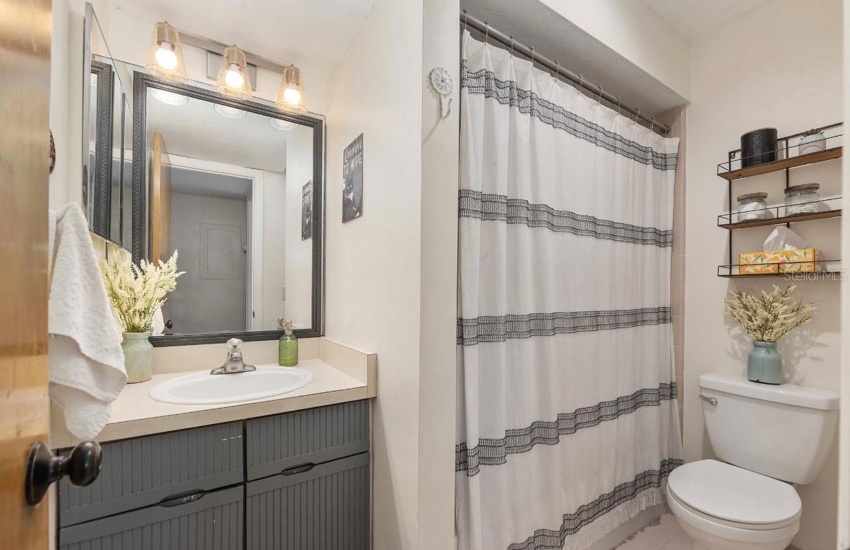 Image 22 of 37 For 3468 37th Avenue