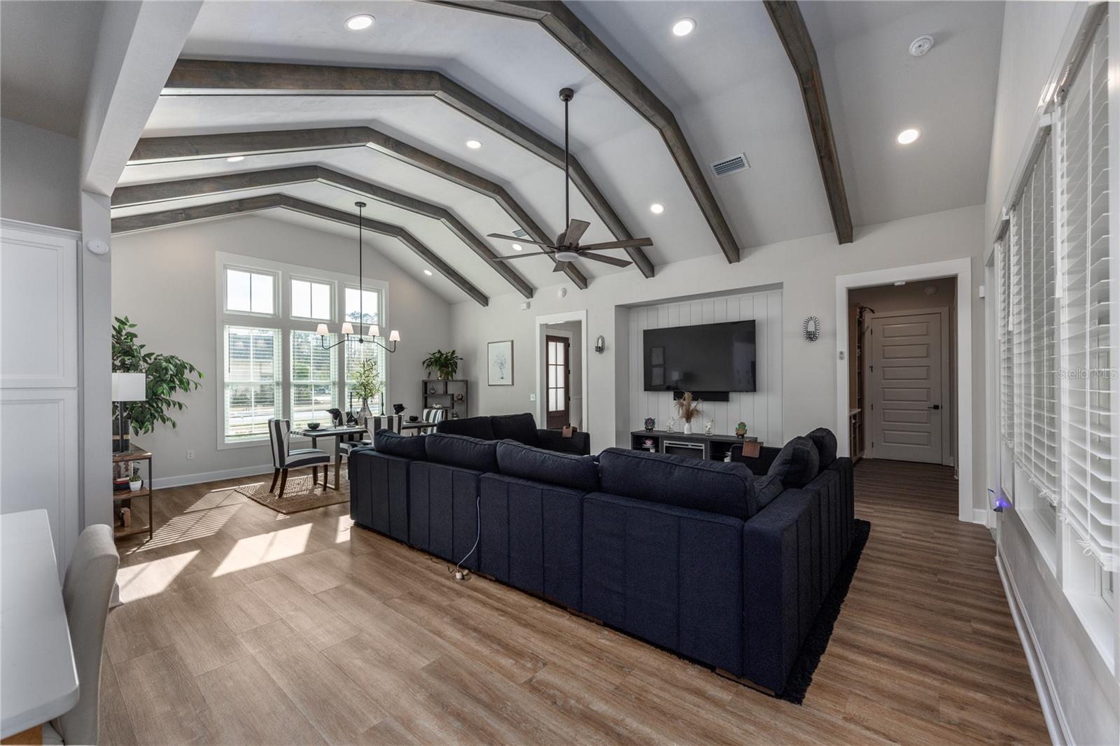 Image 18 of 42 For 3642 49th Drive