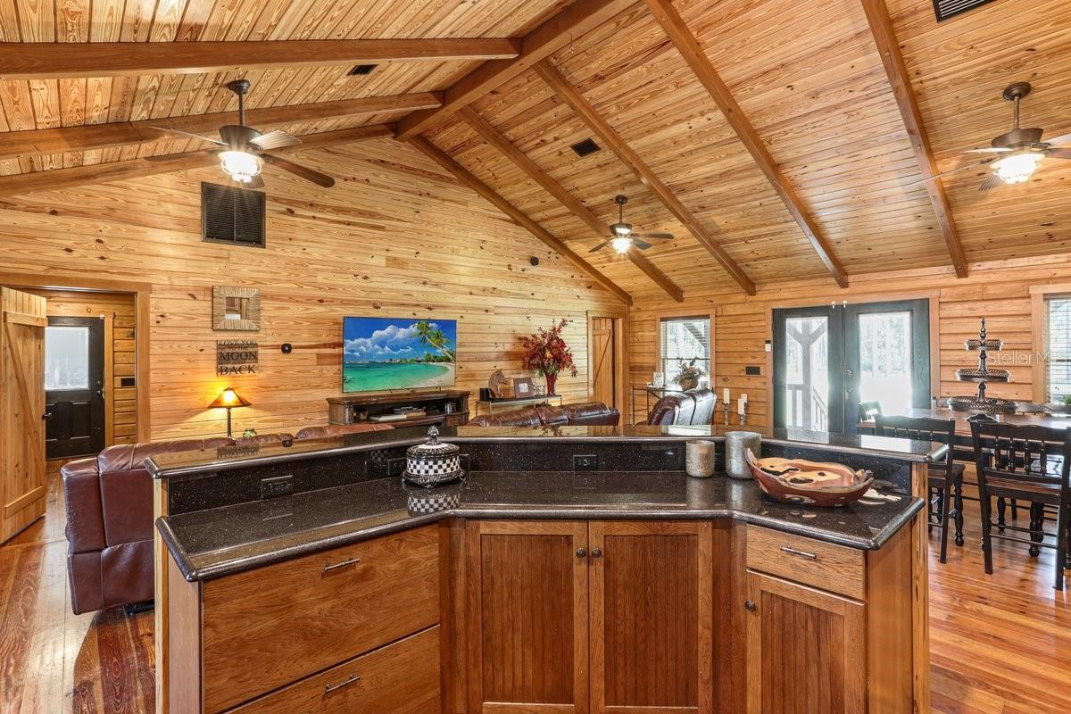 Image 11 of 47 For 501 Duncan Lane Ne