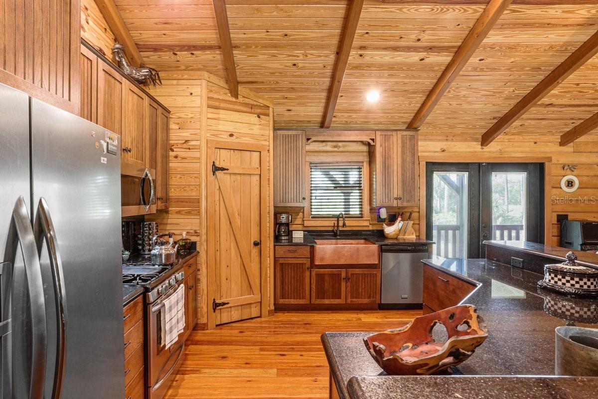 Image 13 of 47 For 501 Duncan Lane Ne