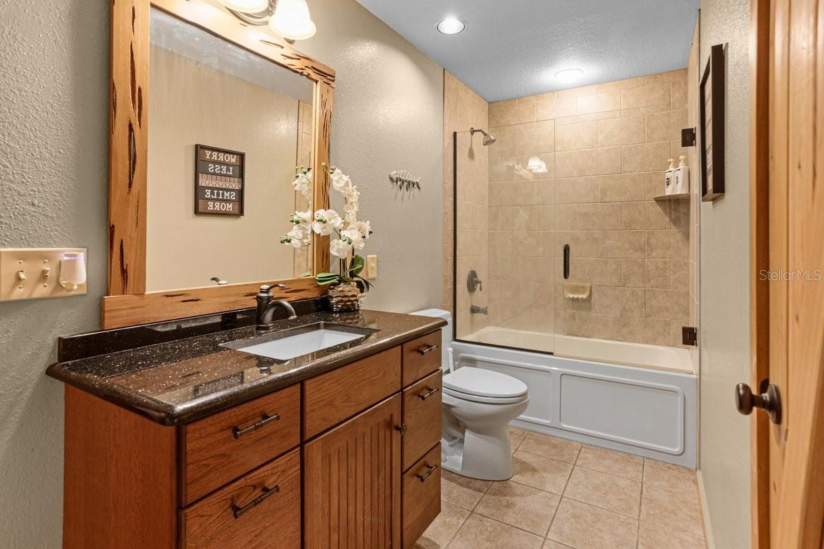 Image 15 of 47 For 501 Duncan Lane Ne