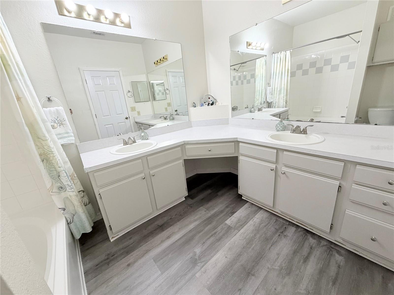 Image 16 of 30 For 13810 Sutton Park Drive N 123