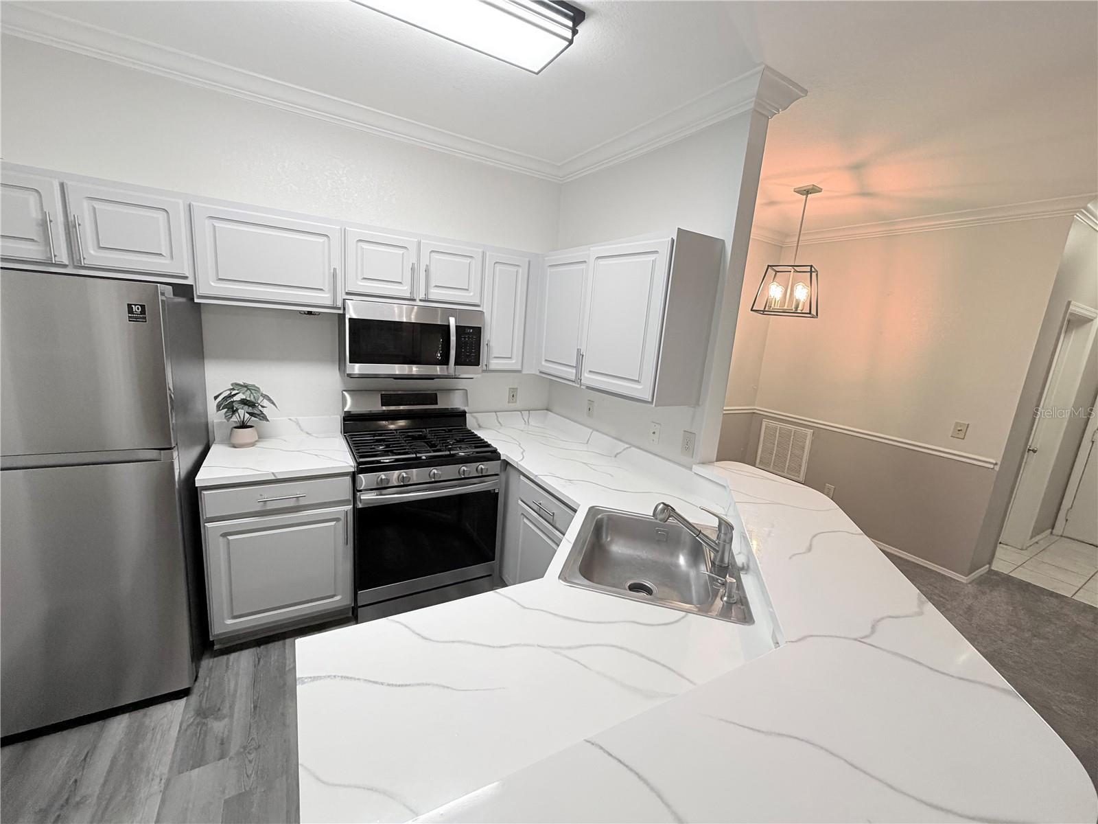 Image 5 of 30 For 13810 Sutton Park Drive N 123