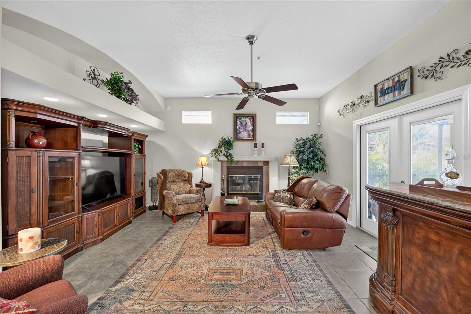 Image 14 of 42 For 820 Bayshore Drive