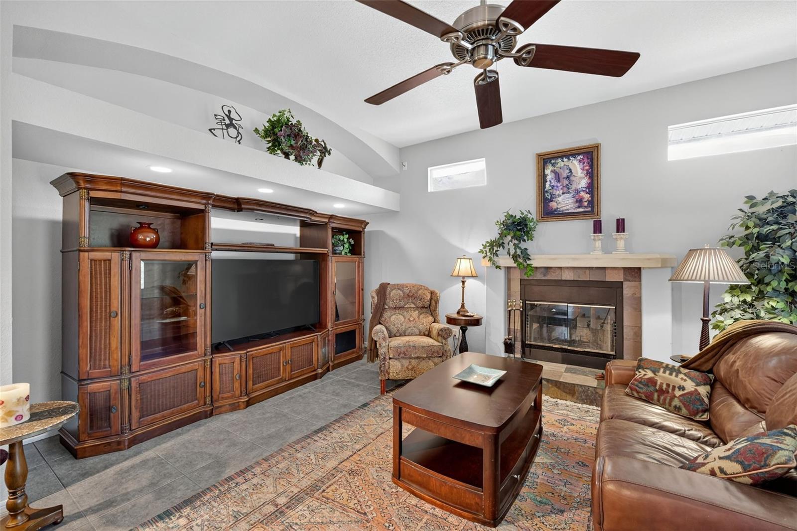 Image 15 of 42 For 820 Bayshore Drive