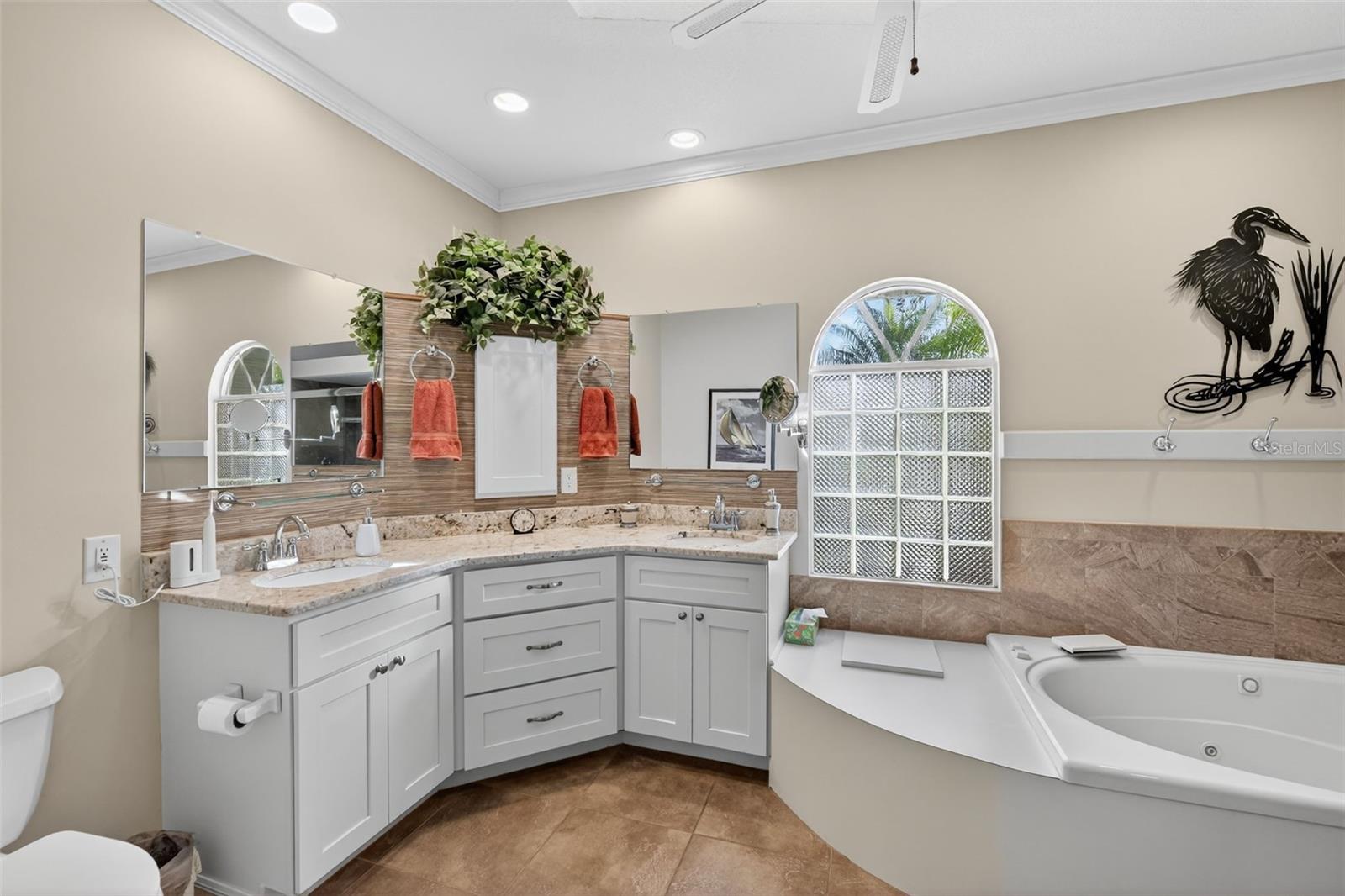 Image 23 of 42 For 820 Bayshore Drive