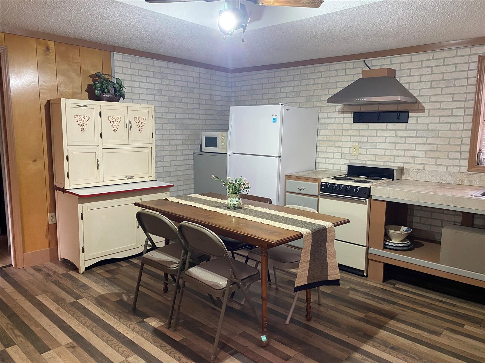 Image 26 of 34 For 8093 Breezy Point Road E