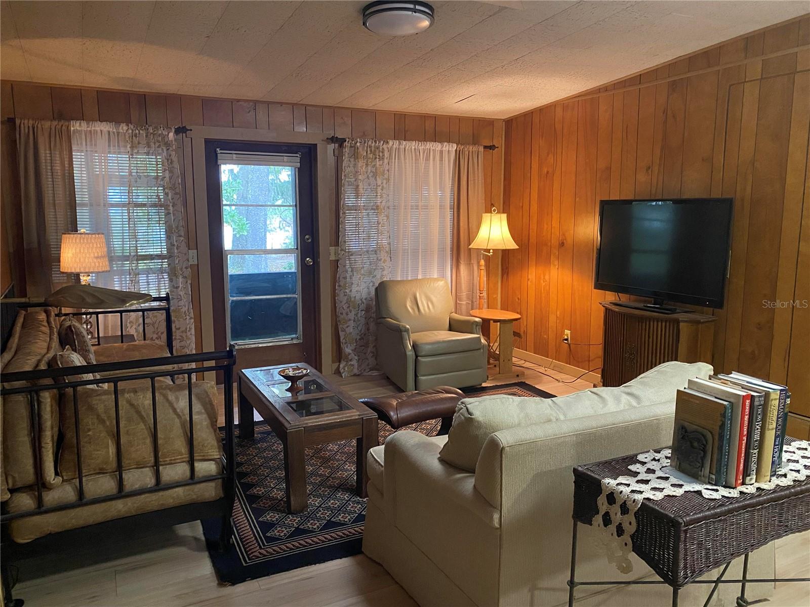 Image 5 of 34 For 8093 Breezy Point Road E