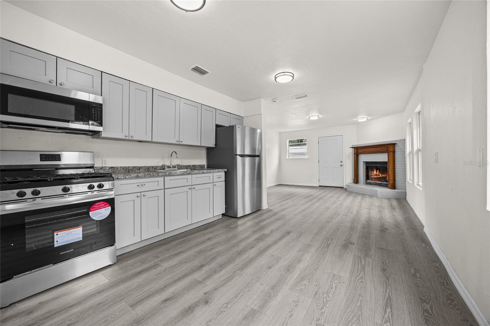 Image 6 of 19 For 2203 8th Avenue