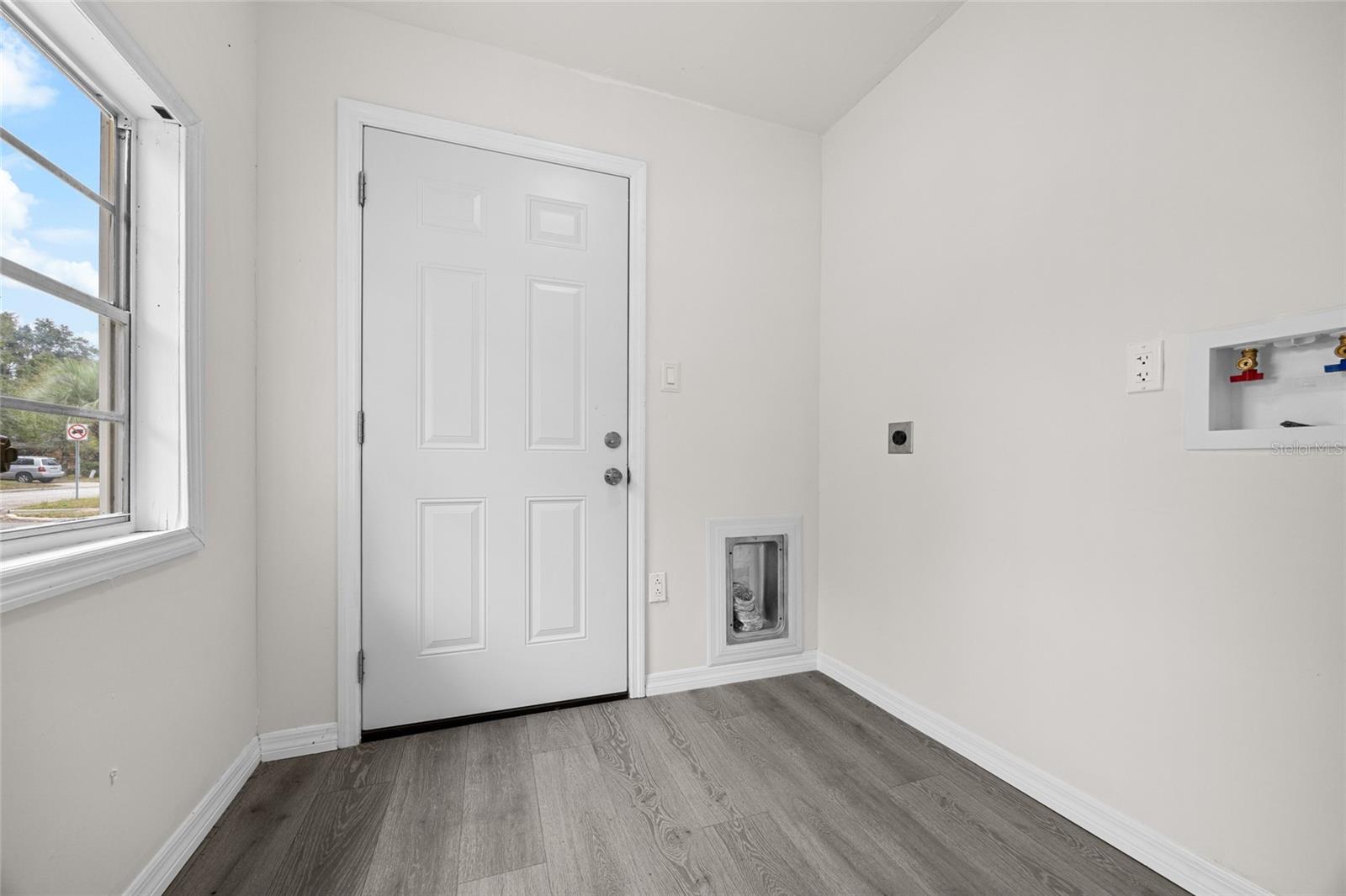 Image 9 of 19 For 2203 8th Avenue